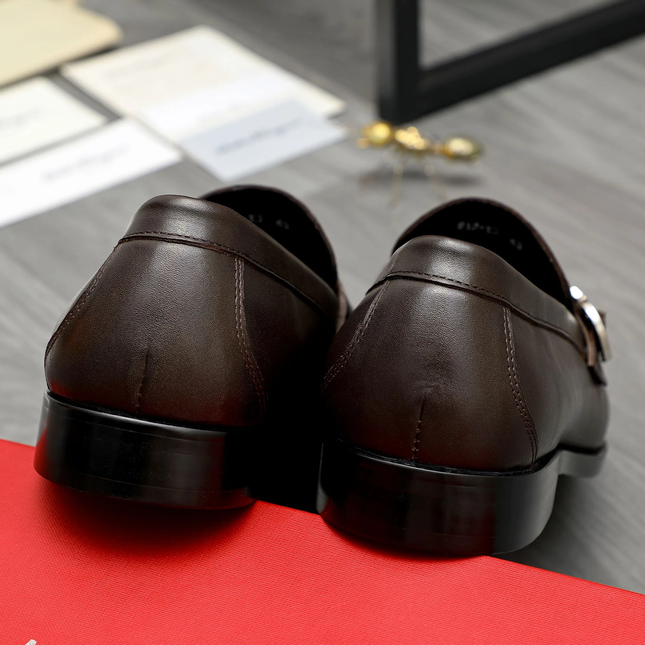 Men's shoes 💰442 Product trademark: Ferragamo "Ferragamo" business formal leather shoes Regular size: 38-46 (45.46 custom-made and non-returnable) Product materials: Selected high-quality cowhide upper, cowhide lining, original rubber outsole